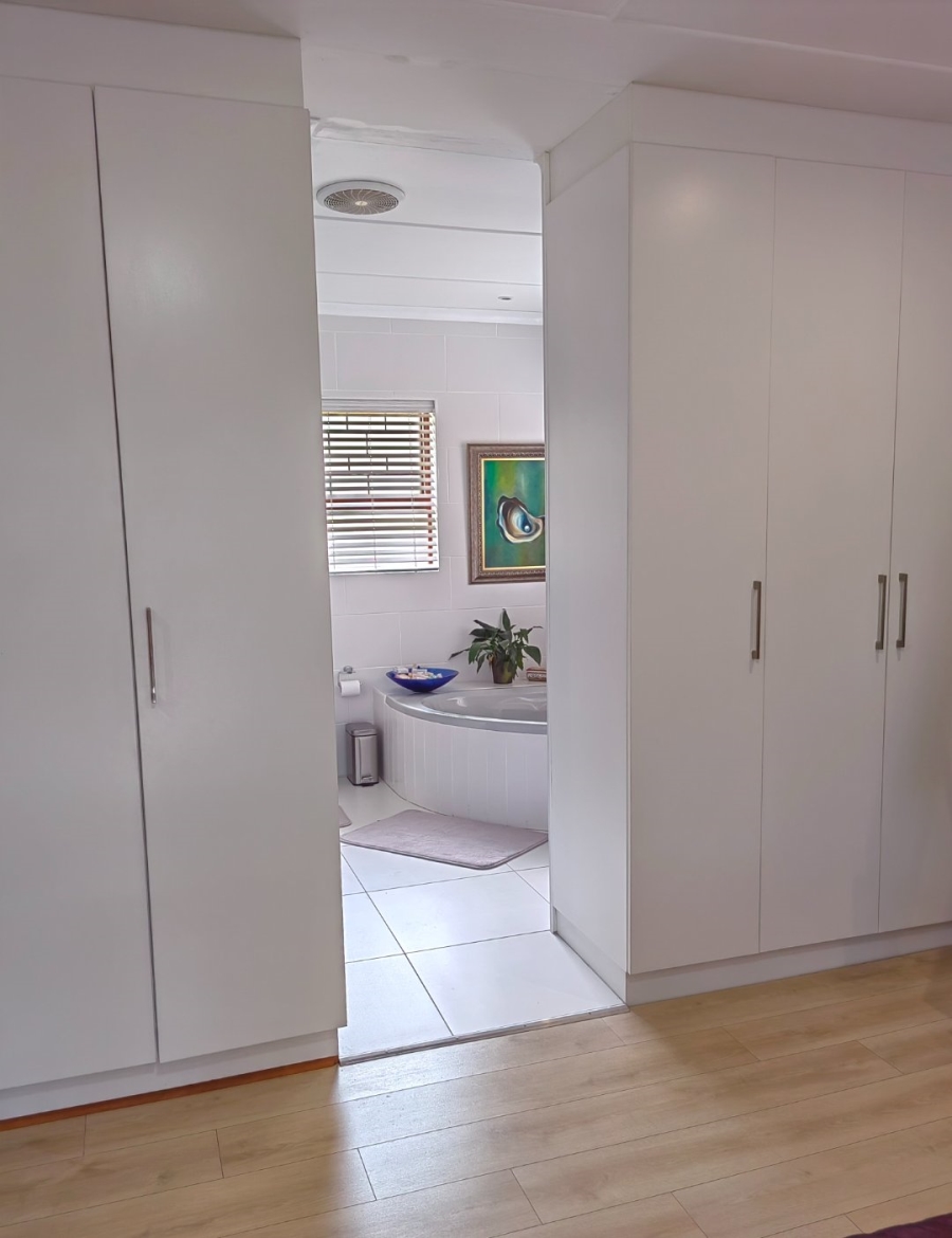 4 Bedroom Property for Sale in Wavecrest Eastern Cape